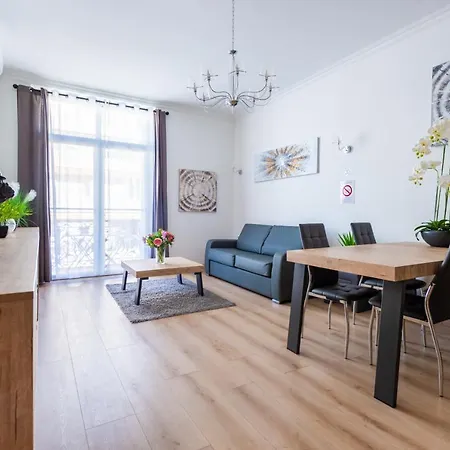 Sunny And Modern Baquis Flat Niza