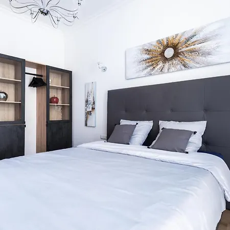 Sunny And Modern Baquis Flat Apartment