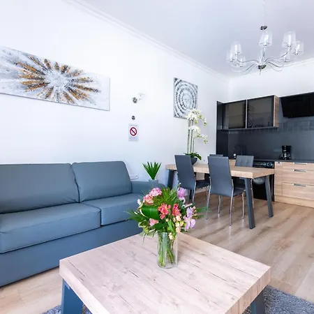 Sunny And Modern Baquis Flat